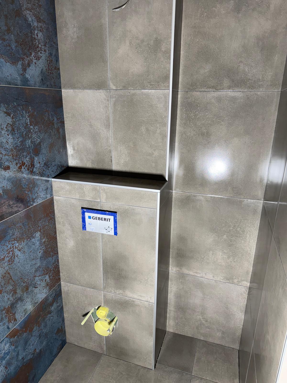 Toilet renovatie grijze tegels 4