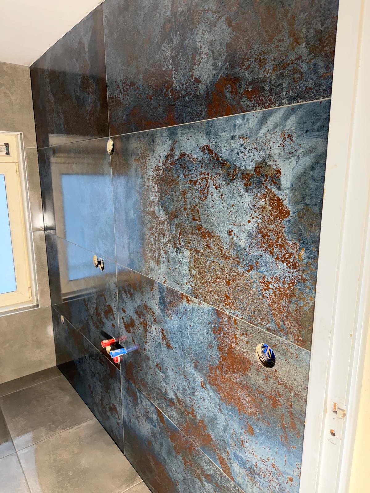 Toilet renovatie grijze tegels 6